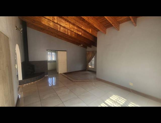 4 BEDROOM HOUSE FOR SALE IN BRACKENHURST